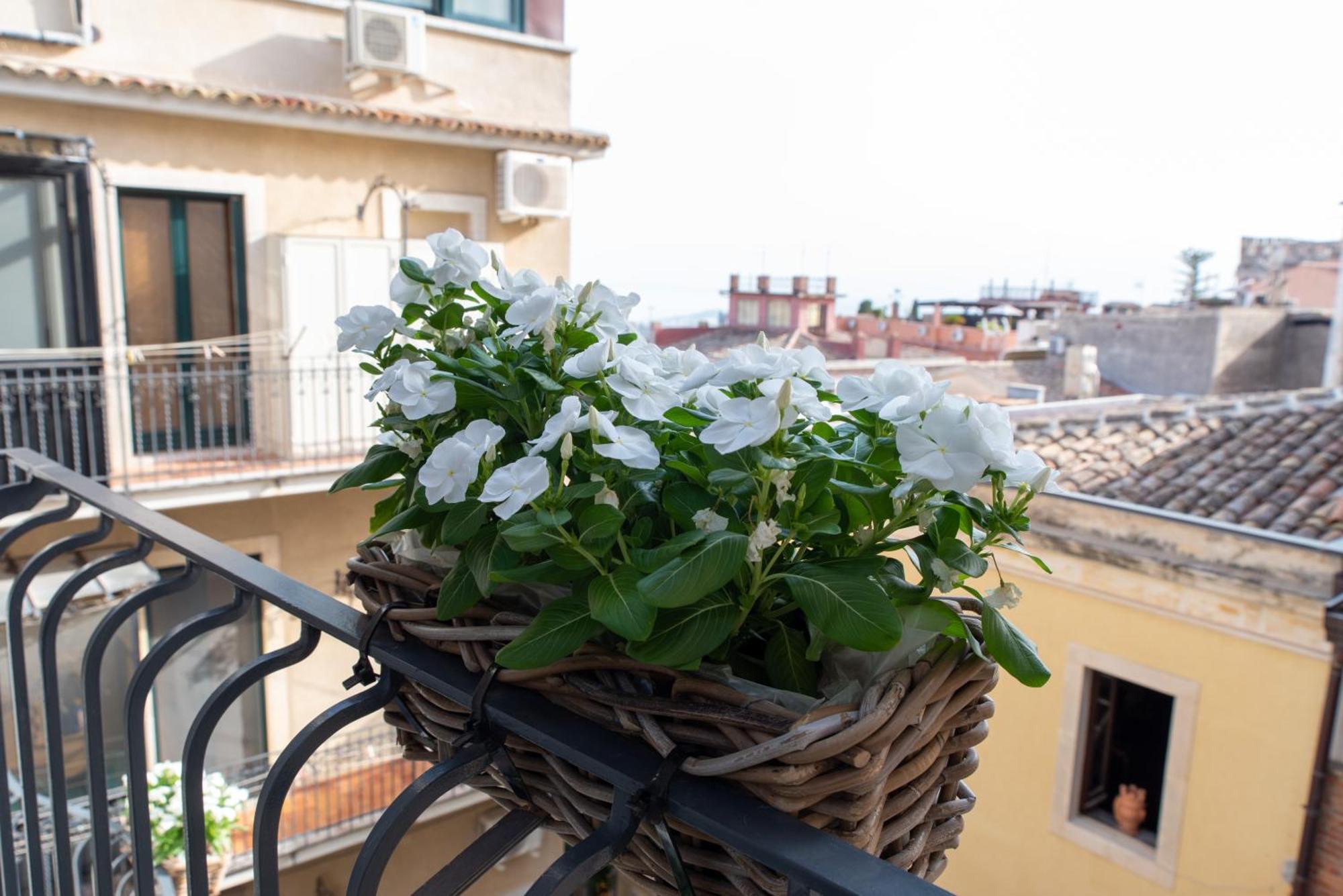 Villa D'Orville Luxury Suites Таормина Экстерьер фото
