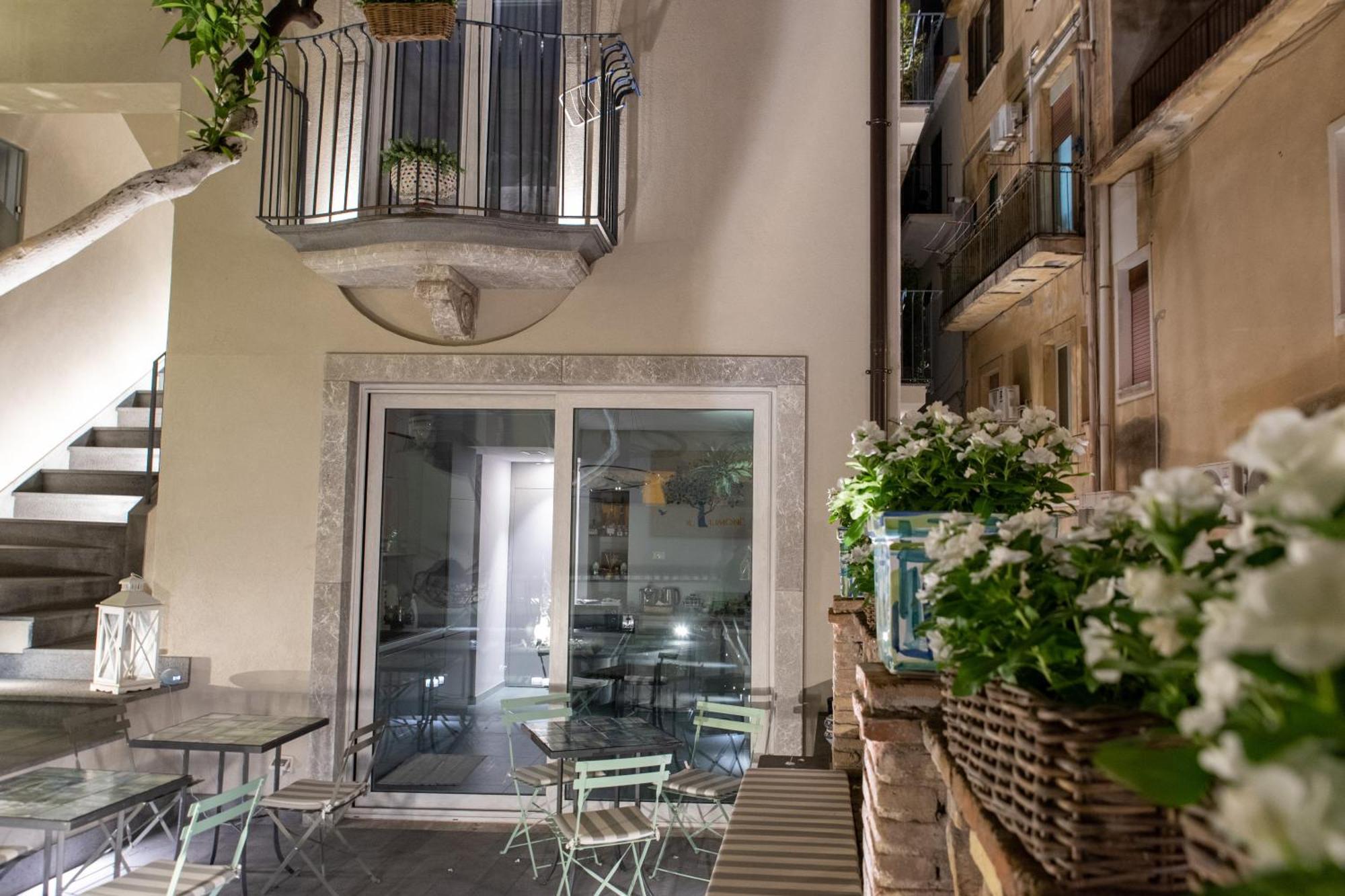 Villa D'Orville Luxury Suites Таормина Экстерьер фото