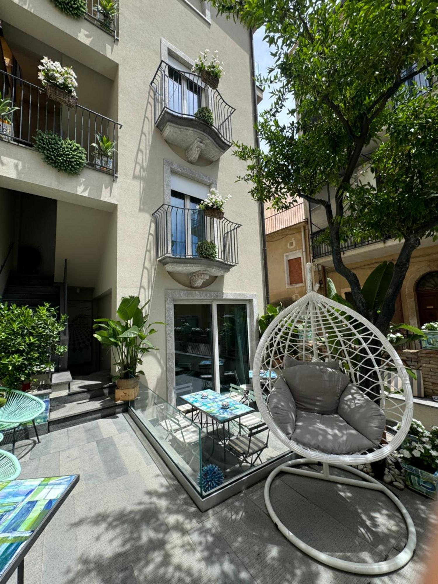 Villa D'Orville Luxury Suites Таормина Экстерьер фото